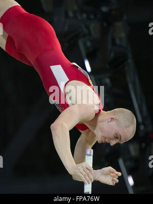 Portland, Stati Uniti d'America. Xvii Mar, 2016. Sam Kendricks di U.S. compete durante l'uomo Pole Vault concorso al 2016 IAAF mondiali Indoor Athletics Championships a Centro Convegni Oregon a Portland, gli Stati Uniti, il 17 marzo 2016. Credito: Yang Lei/Xinhua/Alamy Live News Foto Stock