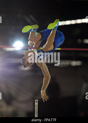 Portland, Stati Uniti d'America. Xvii Mar, 2016. Konstadinos Filippidis della Grecia compete in Uomini Salto con l'asta finale durante il giorno uno della IAAF Campionati mondiali Indoor presso la Oregon Convention Center a Portland, Oregon, Stati Uniti, il 17 marzo 2016. Credito: Yin Bogu/Xinhua/Alamy Live News Foto Stock