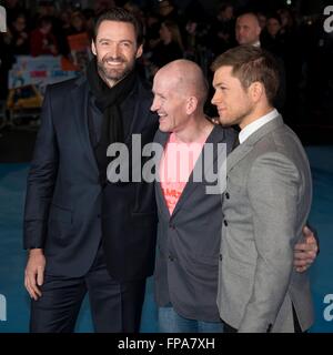 Londra, Regno Unito. Il 17 marzo 2016. Hugh Jackman, Taron Egerton e Eddie Edwards all European Film Premiere dell'Eddie l'aquila" a Londra, 17.03.2016 Credito: dpa picture alliance/Alamy Live News Foto Stock