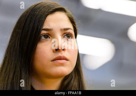 Berlino, Germania. Xviii Mar, 2016. Il nuotatore siriano Ysra Mardini di Spandau 04 partecipa a una conferenza stampa del 18 marzo 2016 a Berlino. Mardini avrà inizio alle Olimpiadi di Rio 2016 per il Rifugiato IOC Team. Credito: dpa picture alliance/Alamy Live News Foto Stock