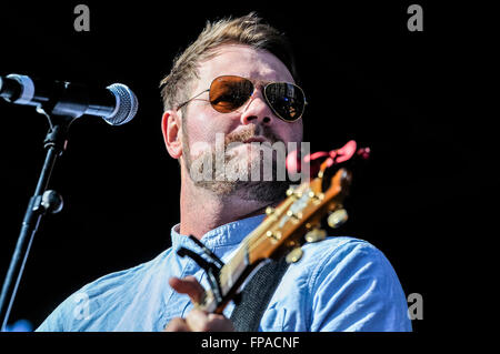 Belfast, Irlanda del Nord. 17 mar 2016 - ex Westlife membro Brian McFadden canta al concerto per il giorno di San Patrizio - a Belfast Credit: stephen Barnes/Alamy Live News Foto Stock