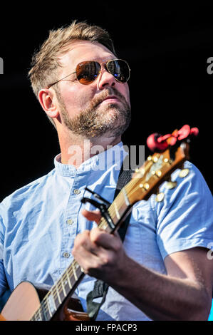 Belfast, Irlanda del Nord. 17 mar 2016 - ex Westlife membro Brian McFadden canta al concerto per il giorno di San Patrizio - a Belfast Credit: stephen Barnes/Alamy Live News Foto Stock