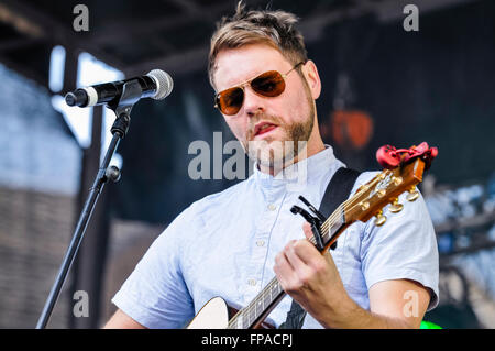 Belfast, Irlanda del Nord. 17 mar 2016 - ex Westlife membro Brian McFadden canta al concerto per il giorno di San Patrizio - a Belfast Credit: stephen Barnes/Alamy Live News Foto Stock