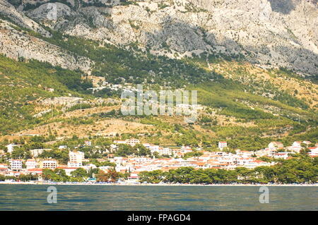 Splendido paesaggio sulla spiaggia di dalmata in Baska Voda, Croazia Foto Stock