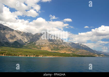 Splendido paesaggio sulla spiaggia di dalmata in Baska Voda, Croazia Foto Stock