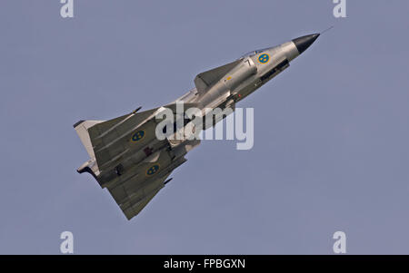 Swedish Air Force volo storico AJS SAAB 37 Viggen. Foto Stock