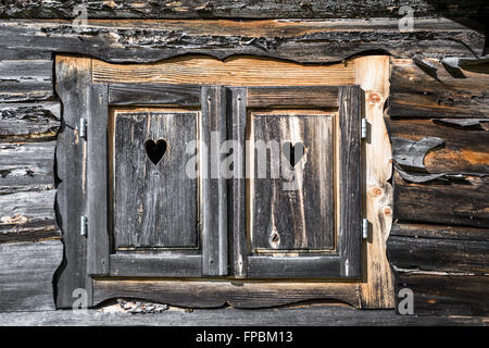 Vicino vecchia finestra in legno Foto Stock