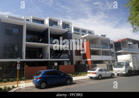 Appartamento nuovo blocco con 'sold' indicazioni su tutte le finestre, Maylands, Perth, Western Australia. N. PR Foto Stock