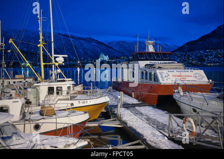 Tromso Harbour di notte. Norvegia Foto Stock