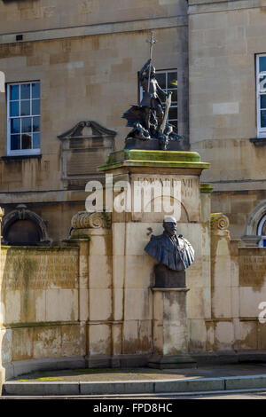 Il re Edoardo VII busto realizzato da Sir George Frampton al di fuori di Northampton General Hospital vecchia entrata. Foto Stock