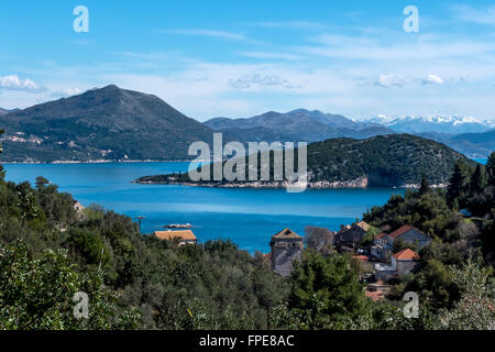 Vista verso i Balcani da Sipan, una delle isole Elafiti, vicino a Dubrovnik, Croazia. Foto Stock