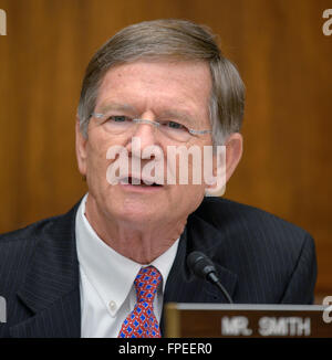 U.S Congressman Lamar Smith del Texas durante la casa comitato della scienza, spazio e tecnologia audizione sul bilancio nazionale per il settore Aeronautico e Spaziale Administration presso la Rayburn House Edificio per uffici a Capitol Hill Marzo 17, 2016 a Washington, DC. Foto Stock