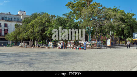 L'Avana, Cuba - Aprile 2, 2012: Libro antico mercato vicino a Palacio de los Capitanes Foto Stock