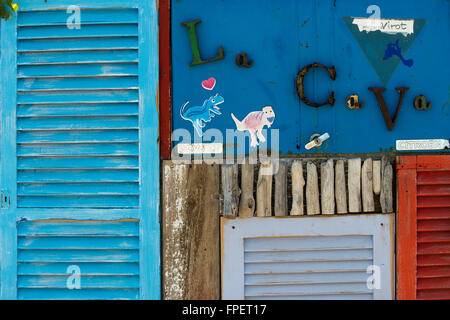 Il blu e il turchese della porta del Mediterraneo in Ibiza formentera. Els Pujols spiaggia a Formentera, Isola delle Baleari, Spagna. Foto Stock