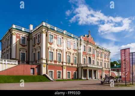 Kadriorg - palazzo barocco costruito per Pietro il Grande nel 1718 ora ospita il Museo di Arte di Estonia raccolta estera. Foto Stock