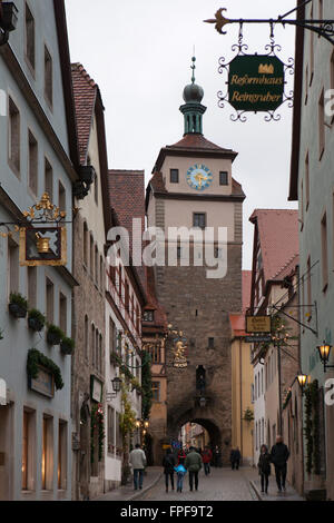 Northern Galgen gate o gate di forca a Rothenburg ob der Tauber, Media Franconia, Baviera, Germania. Foto Stock