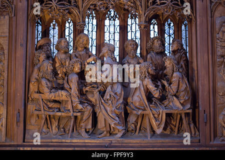 Ultima Cena. Il pannello centrale del Sangue Sacro altare (1500-1505) da scultore tedesco Tilman Riemenschneider in Saint James Church di Rothenburg ob der Tauber, Media Franconia, Baviera, Germania. Foto Stock