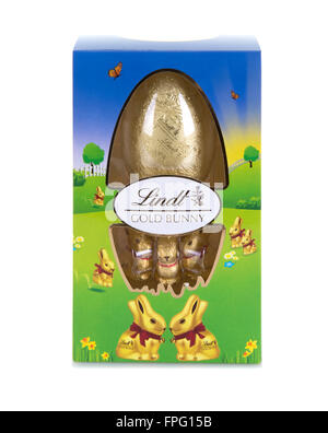 Lindt Gold Bunny Easter Egg su sfondo bianco Foto Stock