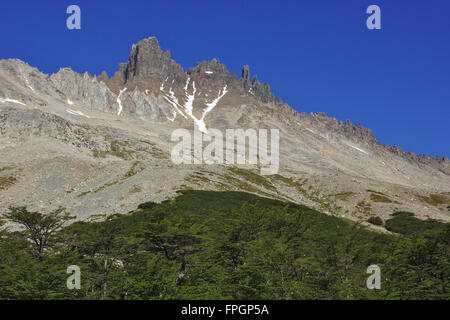 Cerro Castillo da nord-ovest, sopra Campamento Nueva Zelandes, Patagonia, Cile Foto Stock