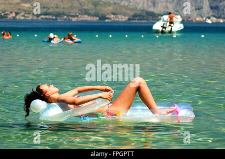 Vista pittoresca sulla sabbiosa spiaggia Lovrecina sull'isola di Brac, Croazia Foto Stock