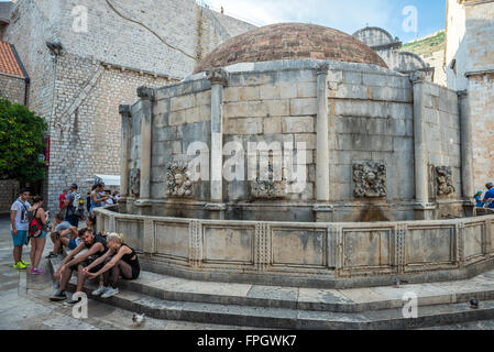 Grande Onofrio la fontana a Stradun strada principale della Città Vecchia di Dubrovnik, Croazia Foto Stock