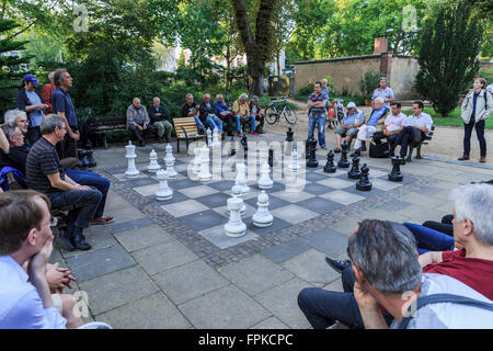 L'Europa, Germania, Assia, Francoforte, giocatori di scacchi il Bethmannpark Foto Stock