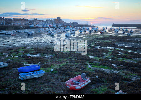 Porto di Barfleur a bassa marea Foto Stock