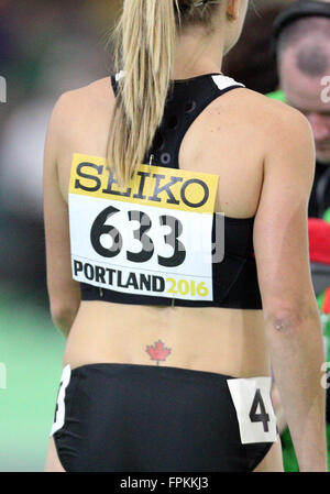 Portland, Oregon, Stati Uniti d'America. Marzo 18, 2016: Brianne Theisen Eaton del Canada visualizza la sua fedeltà al Canada per il mondo 2016 Track & Field campionati a Centro Convegni Oregon, Portland, O. Larry C. Lawson/CSM Credito: Cal Sport Media/Alamy Live News Foto Stock