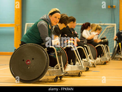 La Loughborough College, Loughborough, Regno Unito. Xix Mar, 2016. Gran Bretagna Rugby in carrozzina (GBWR) Questa ragazza può della campagna di lancio. Alcuni dei partecipanti la preparazione per il primo degli esercizi Credito: Azione Sport Plus/Alamy Live News Foto Stock