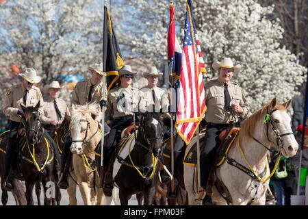 Kansas City, Missouri, Stati Uniti d'America. Xvii Mar, 2016. Jackson sceriffo della contea Dept. Guardia d'onore © Serena S.Y.Hsu/ZUMA filo/Alamy Live News Foto Stock