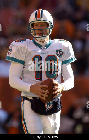 Cleveland, Ohio, USA. Xx Nov, 2005. Miami Dolphins quarterback Sage Rosenfels prima i delfini partita contro i Cleveland Browns al Cleveland Browns Stadium su nov. 20, 2005 in Cleveland, Ohio. Zuma Press/Scott A. Miller © Scott A. Miller/ZUMA filo/Alamy Live News Foto Stock