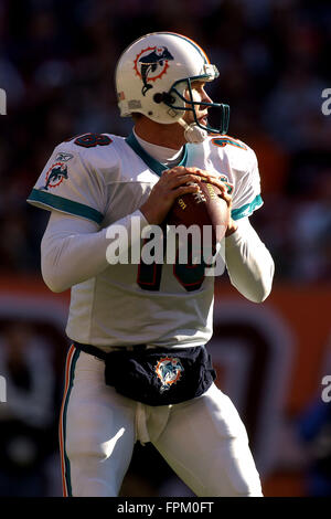 Cleveland, Ohio, USA. Xx Nov, 2005. Miami Dolphins quarterback Sage Rosenfels in azione durante i delfini partita contro i Cleveland Browns al Cleveland Browns Stadium su nov. 20, 2005 in Cleveland, Ohio. Zuma Press/Scott A. Miller © Scott A. Miller/ZUMA filo/Alamy Live News Foto Stock