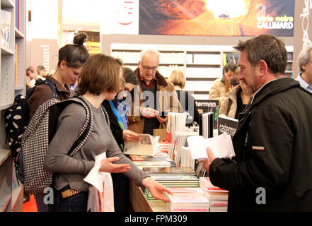 Parigi. Xix Mar, 2016. Foto scattata il 19 marzo 2016 mostra il 'salon du Livre 2016' Fiera Internazionale del Libro tenuto presso il centro esposizioni Porte de Versailles di Parigi in Francia. La Fiera del Libro durerà fino al 20 marzo. © Zheng Bin/Xinhua/Alamy Live News Foto Stock