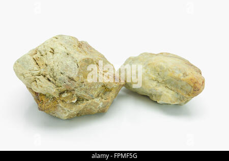 Pietre su sfondo bianco. Minerali naturali estratte in Thailandia. Foto Stock