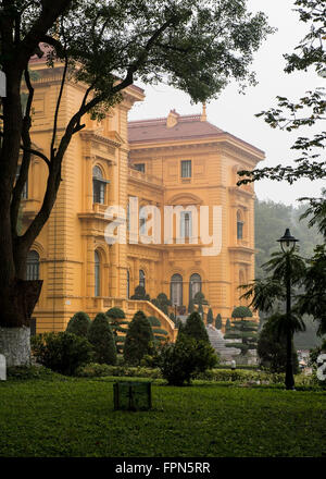 Il palazzo presidenziale di il Mausoleo di Ho Chi Minh complesso. Essa è stata l'ex casa del governatore generale dell Indocina Foto Stock