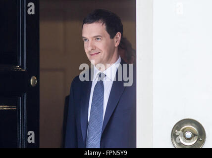 Il cancelliere,George Osbourne,lascia il numero 11 di Downing Street,Londra Foto Stock