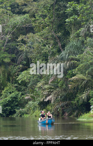 I turisti in Torrtuguero parco nazionale Foto Stock