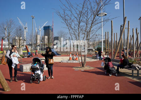 Parco giochi per bambini a QE II Parco Olimpico di Londra Foto Stock