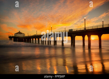 Manhattan Beach Pier al tramonto. Manhattan Beach, California Foto Stock