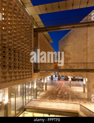 I due blocchi angolari del nuovo edificio del parlamento a La Valletta progettato e costruito dalla società di progettazione architettonica di Renzo Piano. Foto Stock