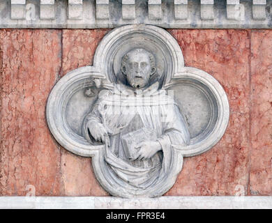 San Domenico di Paolo di Bonaiuto rilievo sulla facciata della Basilica di San Petronio a Bologna, Italia, il 04 giugno, 2015 Foto Stock