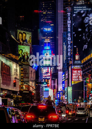 Times Square di notte, la città di New York, Stati Uniti d'America. Foto Stock