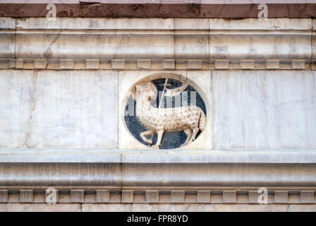 Agnus Dei che porta una bandiera Cristiana, Cattedrale di Santa Maria del Fiore (Duomo di Santa Maria del Fiore, Firenze, Ital Foto Stock