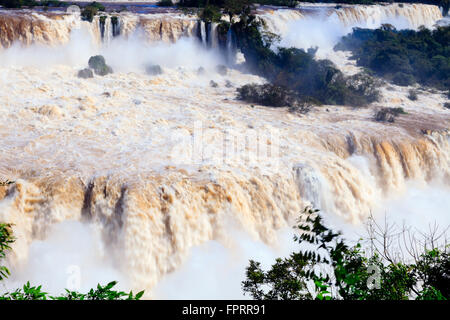 Le cascate di Iguazu al confine tra Brasile e Argentina, Sud America
