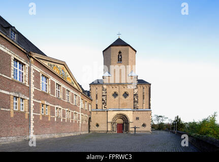 Mönchengladbach Minster, sinistra city hall, Abteiberg, Mönchengladbach, Renania settentrionale-Vestfalia, Germania Foto Stock