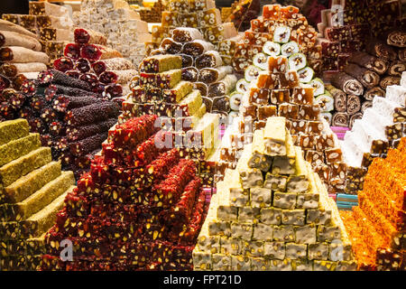 Tè alle spezie su egiziano e il Grand Bazaar di Istanbul. Turchia Foto Stock