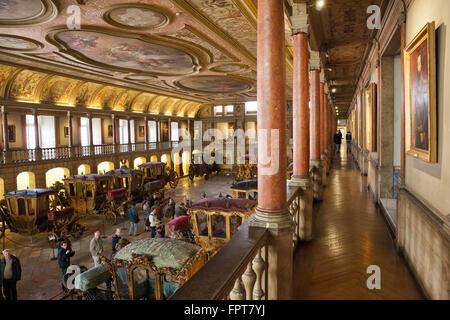 Allenatore Nazionale Museo interno - Museu Nacional Dos Coches, Belem, Lisbona, Portogallo, storico carrelli, pullman Foto Stock