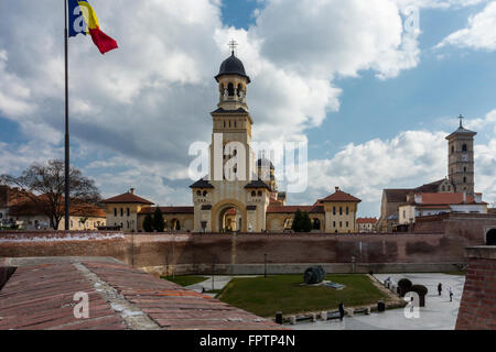 Alba Iulia, Romania - 13 Marzo 2016: persone presso la Cittadella Alba Iulia vicino la cattedrale ortodossa in Alba Iulia, Romania Foto Stock