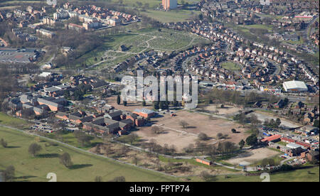 Vista aerea della ex Seacroft Hospital sulla A64 in Oriente Leeds, Regno Unito Foto Stock