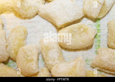 Italiano tradizionale di gnocchi preparati con patate e uova Foto Stock